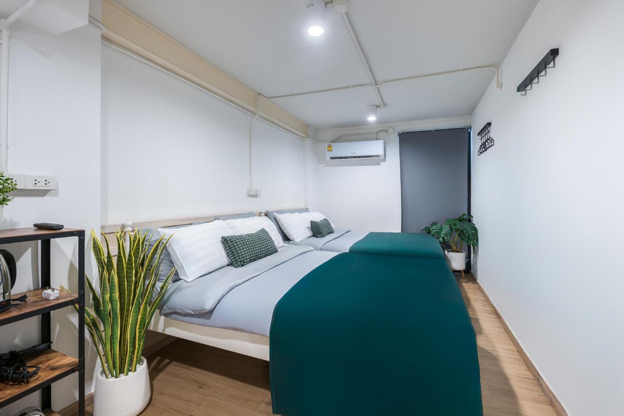 Platinum Deluxe Shopping Apartments Bangkok Exterior foto