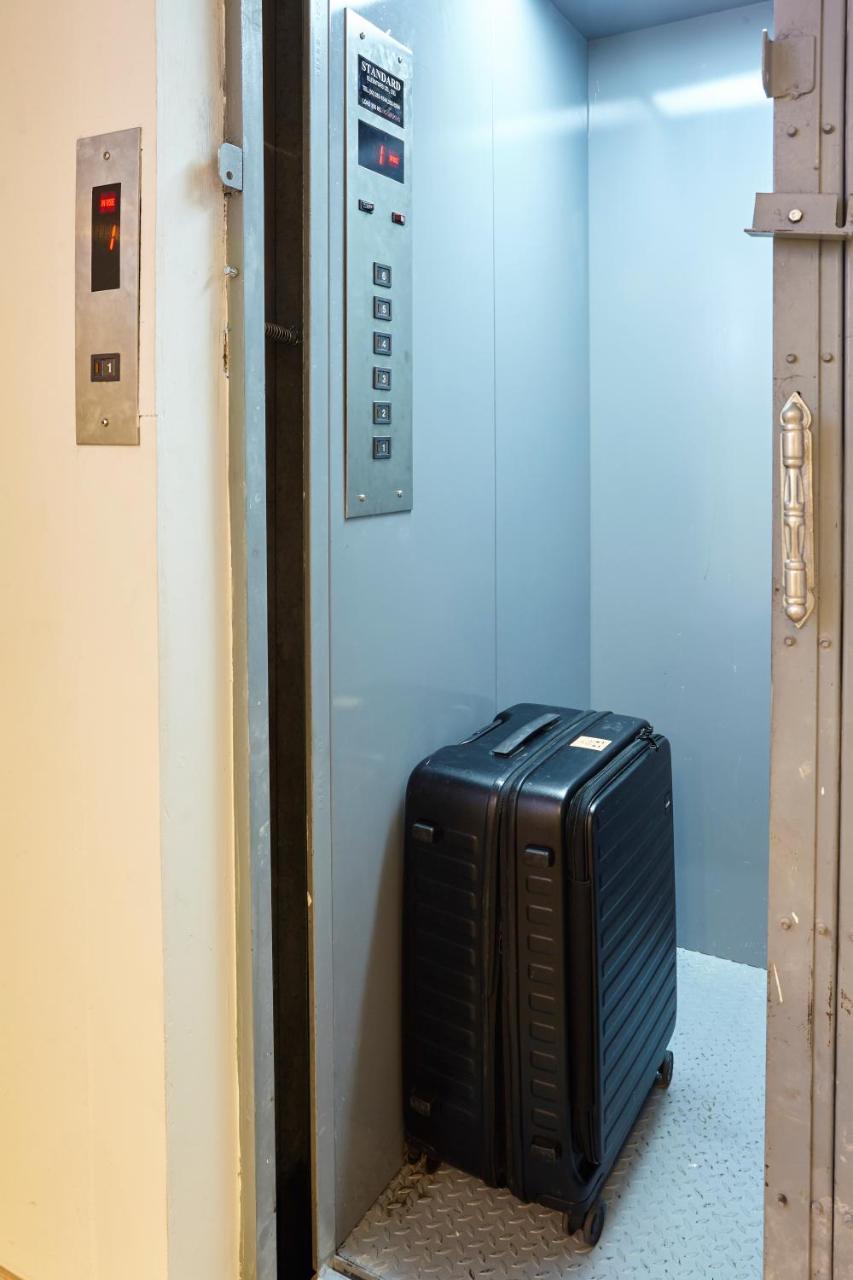 Platinum Deluxe Shopping Apartments Bangkok Exterior foto